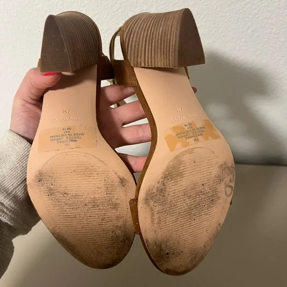 Brown suede sandals with thick heel - Picture 4 of 4